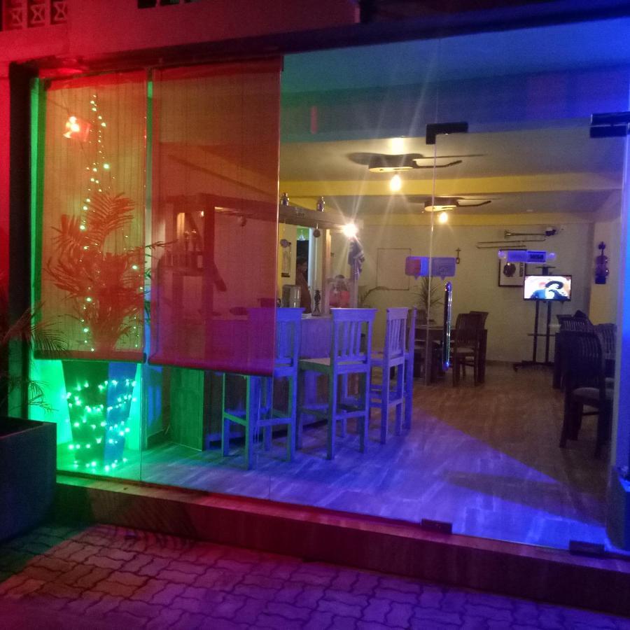 This Is It Airport Hotel And Restaurant Negombo Exterior foto